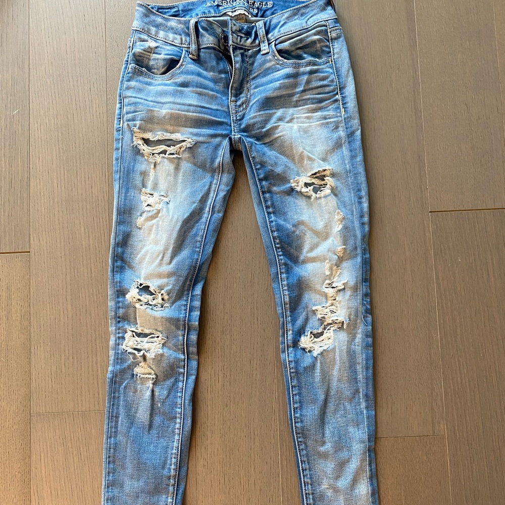 American Eagle Damaged skinny jeans